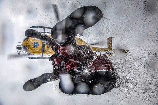 Záchranáři cvičili záchranu člověka z probořeného ledu | foto: HZS Královéhradeckého kraje