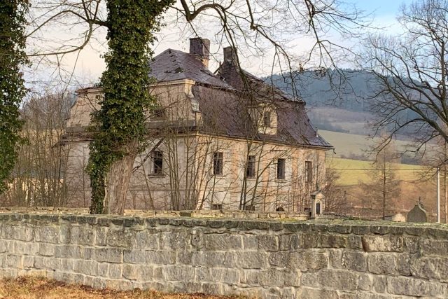 V Šonově na Náchodsku chátrá vzácná fara z 18. století | foto: Václav Plecháček,  Český rozhlas