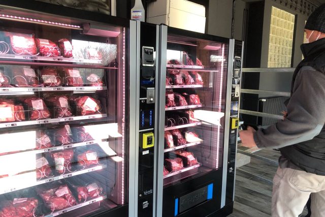 V Prosečném a ve Vrchlabí otevřeli farmáři automaty na maso | foto: Kateřina Kohoutová,  Český rozhlas