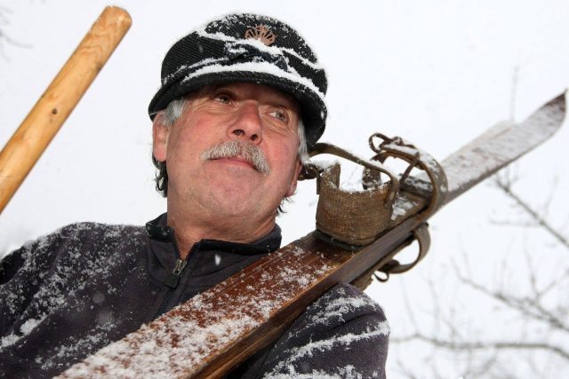 Aleš Suk má ve sbírce přes 1200 párů lyží | foto: Ota Bartovský,  MAFRA / Profimedia