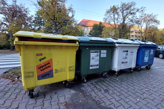 Kontejnery na tříděný odpad | foto: Lucie Suchánková Hochmanová,  Český rozhlas