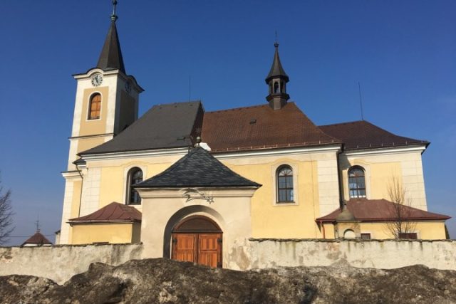 Lidé na Novém Hrádku si mohou koupit kousek střechy místního kostela | foto: Jana Házová,  Český rozhlas