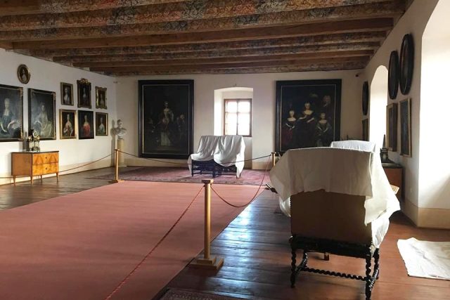Do začátku turistické sezóny musí být všechny prostory náchodského zámku uklizené | foto: Jana Házová,  Český rozhlas
