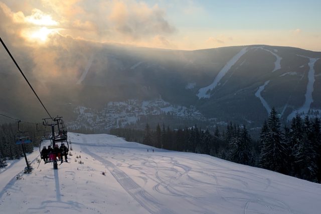 Skiareál ve Špindlerově Mlýbě nabízí v únoru stále skvělou lyžovačku | foto: Skiareál Špindlerův Mlýn