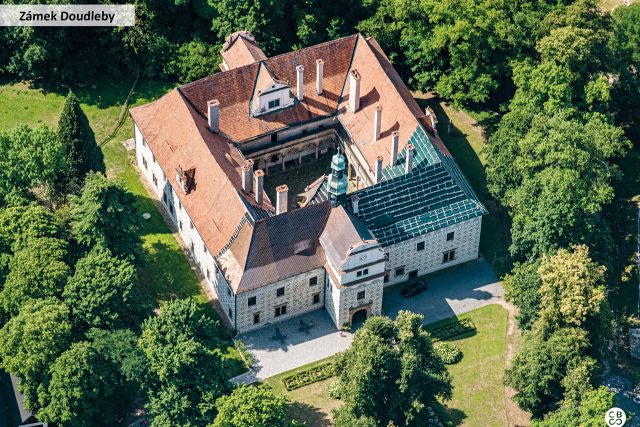 Renesanční zámek Doudleby nad Orlicí dal v roce 1588 postavit Mikuláš Starší z Bubna. Původně sloužil jako letní sídlo,  později byl využíván jako lovecký zámek | foto: Společnost CBS Nakladatelství s. r. o.