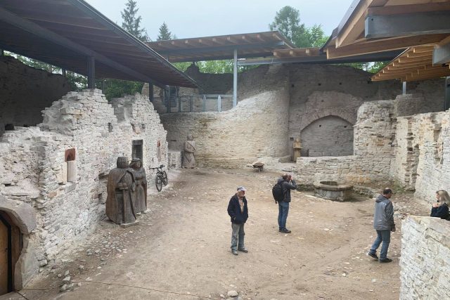 Po kompletní obnově se otevírá pro veřejnost zřícenina hradu Vízmburk na Trutnovsku | foto: Jana Házová,  Český rozhlas