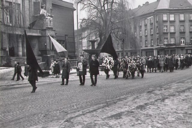 Autentická fotografie z pochodu za Jana Palacha 25. ledna 1969 v Hradci Králové | foto: Archiv Univerzity Hradec Králové