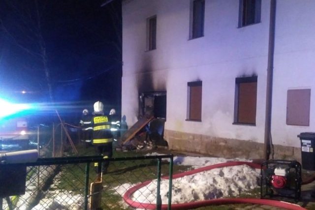Požár rodinného domu v Libuni na Jičínsku si bohužel vyžádal jednu oběť | foto: HZS Královéhradeckého kraje