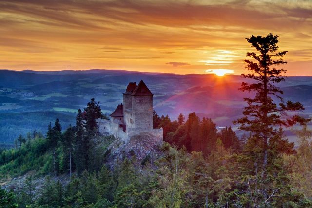 Čarovné Česko - Jaromír Péc - Hrad Kašperk | foto: Společnost CBS Nakladatelství s. r. o.