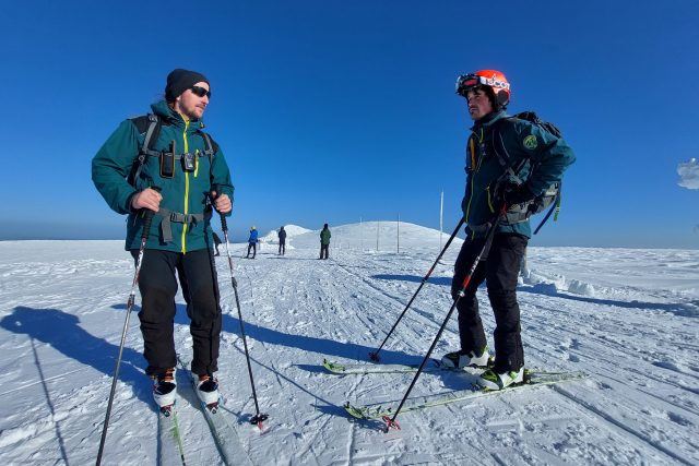 Skialpinisté často v Krkonošském národním parku jezdí i tam,  kde by neměli | foto: Jakub Vik