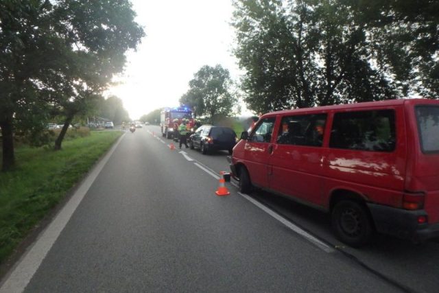 Dopravní nehoda tří vozidel u Kostelce nad Orlicí | foto: HZS Královéhradeckého kraje