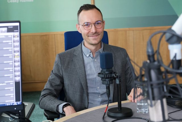 Radim Frolík ve studiu Českého rozhlasu Hradec Králové | foto: Milan Baják,  Český rozhlas