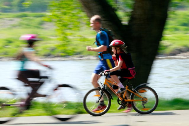 Jak správně na cyklostezkách jezdit a kdo na ně smí a nesmí?  (ilustrační foto) | foto: Profimedia