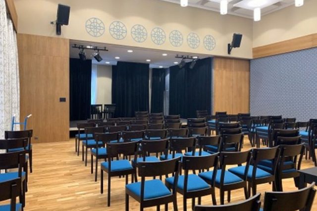Malý sál v divadle J. K. Tyla v Červeném Kostelci je po kompletní obnově opět v provozu | foto: Jana Házová,  Český rozhlas