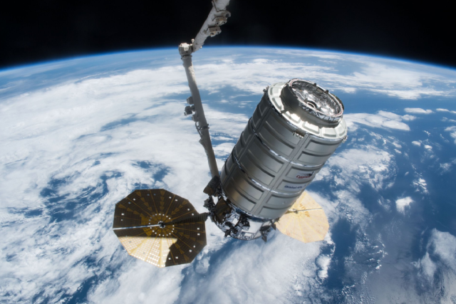 Vesmírná loď Cygnus dopravila na Mezinárodní vesmírnou stanici tři tuny nákladu | foto: Twitter ISS