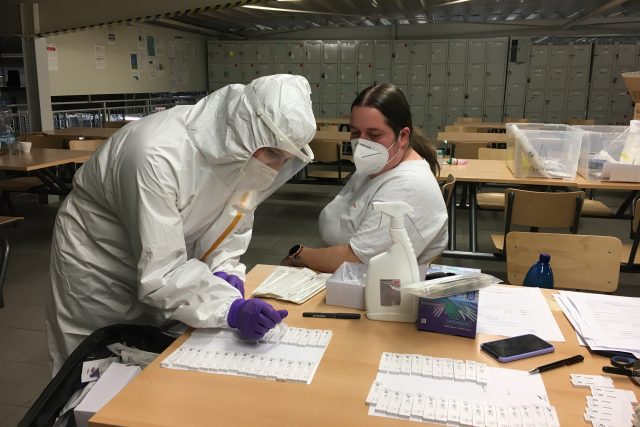 Testování na koronavirus ve firmách | foto: Jaroslav Hroch,  Český rozhlas,  Český rozhlas