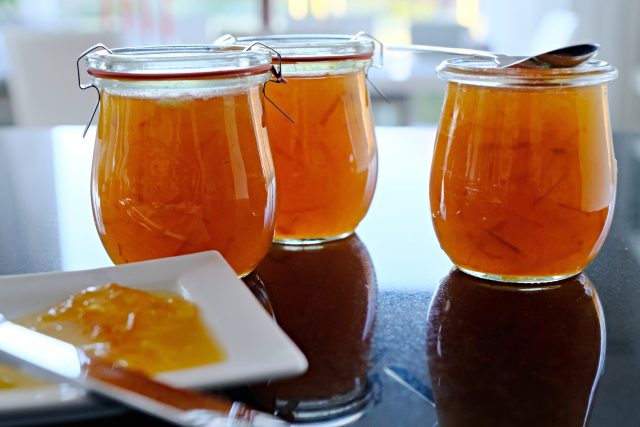 Příjemně nahořklá chuť je typická pro marmeládu ze Sevilských pomerančů. | foto: Archiv Dagmar Heřtové