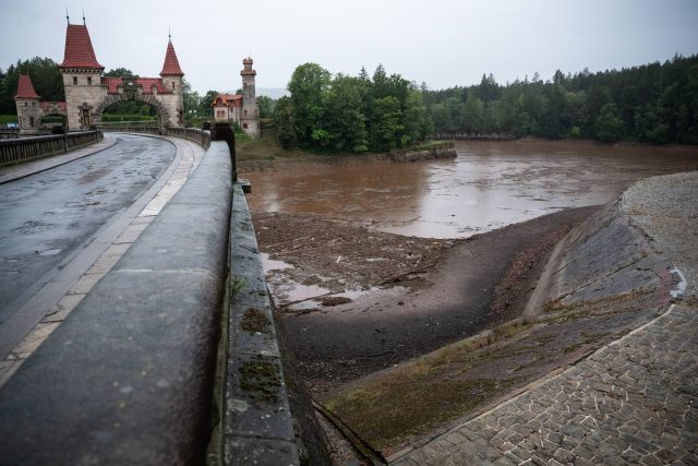 Přehrady na Labi v regionu by už měly podle krajské povodňové komise situaci na řece zvládnout | foto: René Volfík,  iROZHLAS.cz