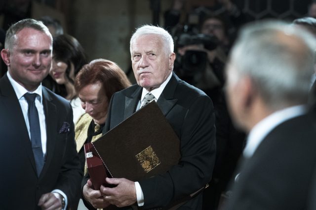 Bývalý prezident Václav Klaus si převzal Řád bílého lva | foto: Michaela Danelová,  iROZHLAS.cz
